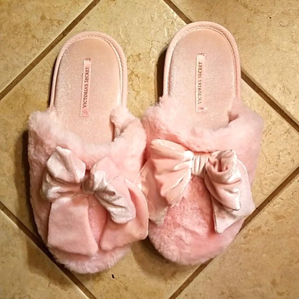Victoria's Secret Pink Slippers with bow
